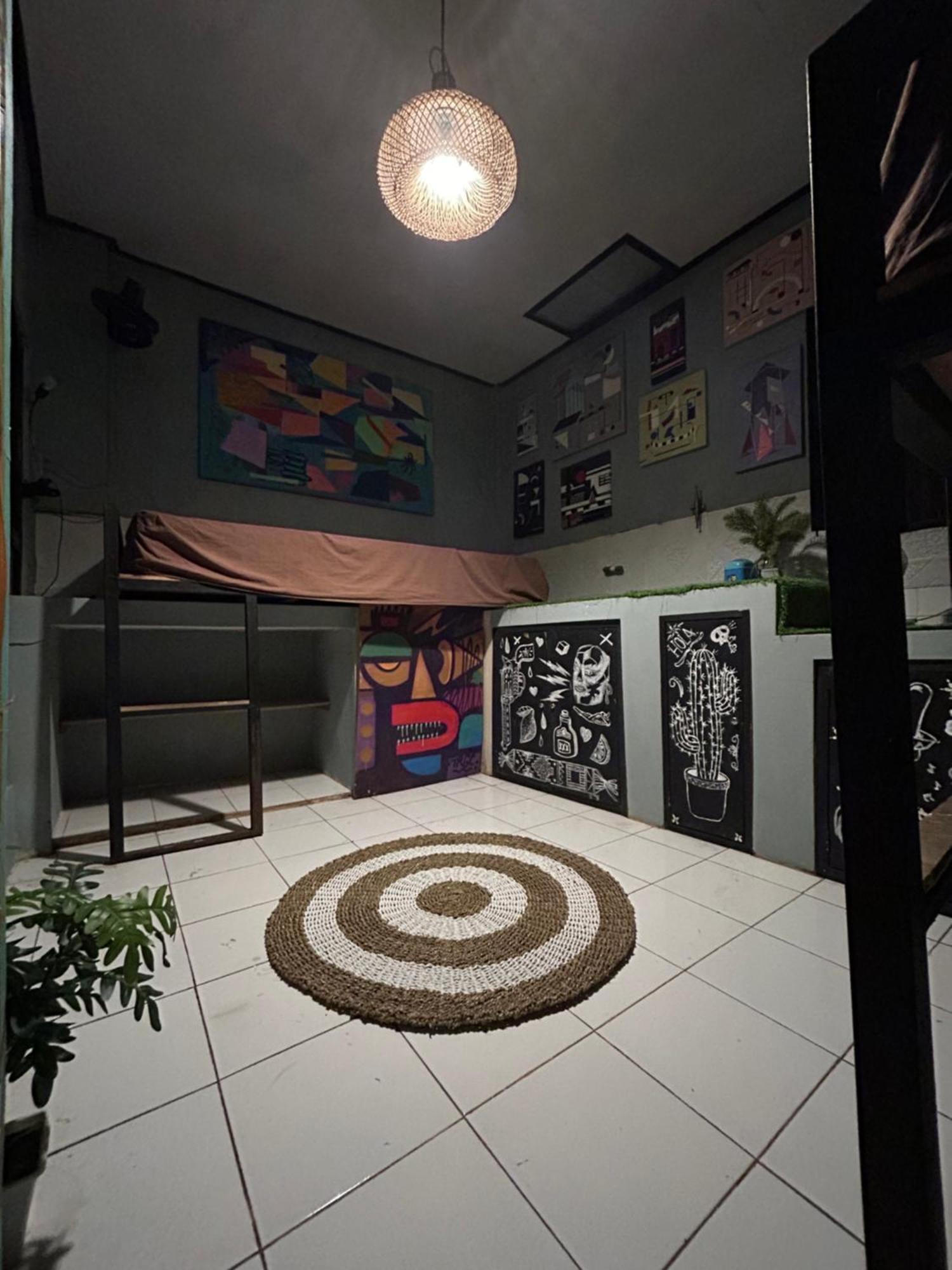 Losmanos Hostel Γιογκιακάρτα Εξωτερικό φωτογραφία