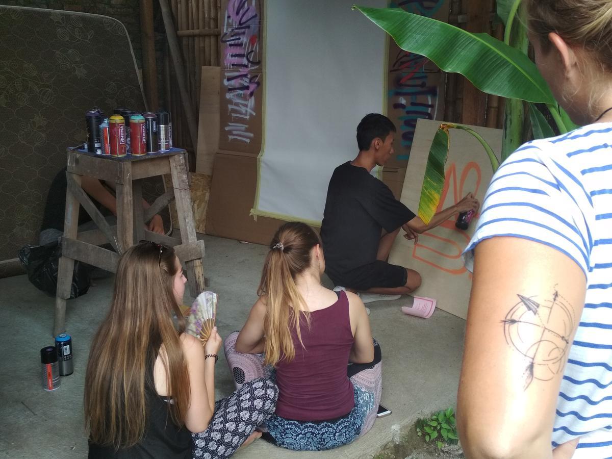 Losmanos Hostel Γιογκιακάρτα Εξωτερικό φωτογραφία