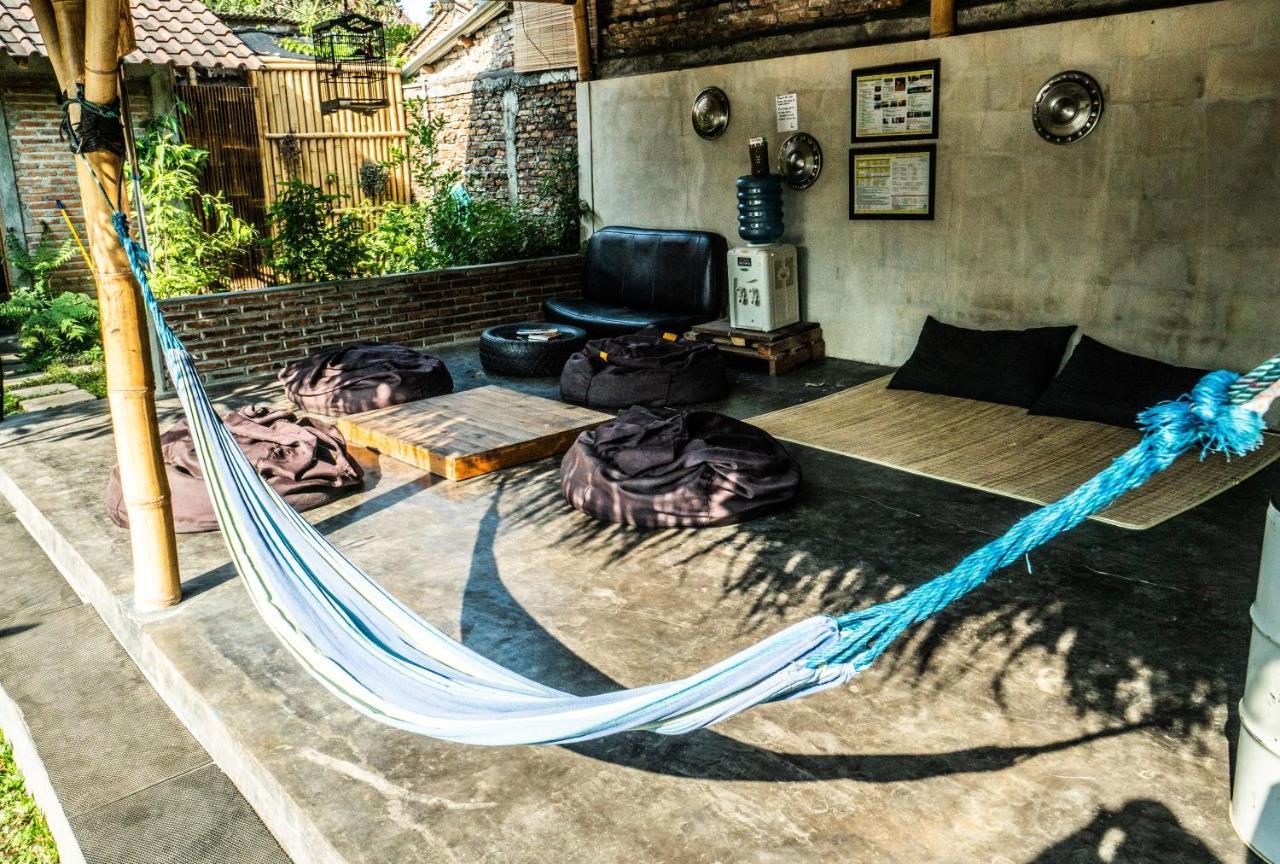 Losmanos Hostel Γιογκιακάρτα Εξωτερικό φωτογραφία