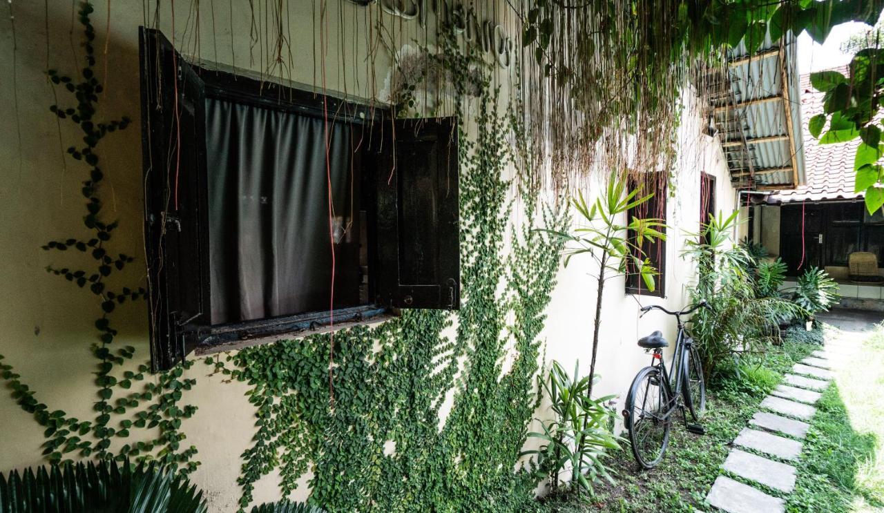 Losmanos Hostel Γιογκιακάρτα Εξωτερικό φωτογραφία