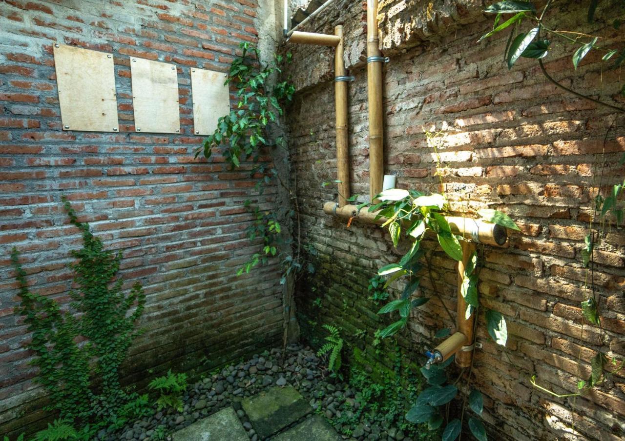 Losmanos Hostel Γιογκιακάρτα Εξωτερικό φωτογραφία