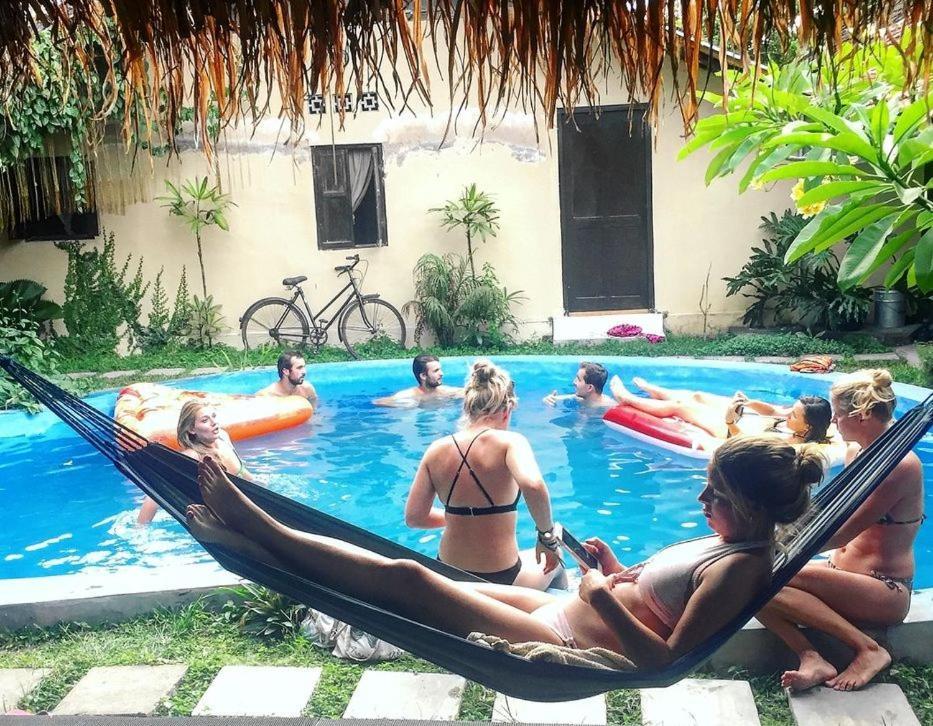 Losmanos Hostel Γιογκιακάρτα Εξωτερικό φωτογραφία