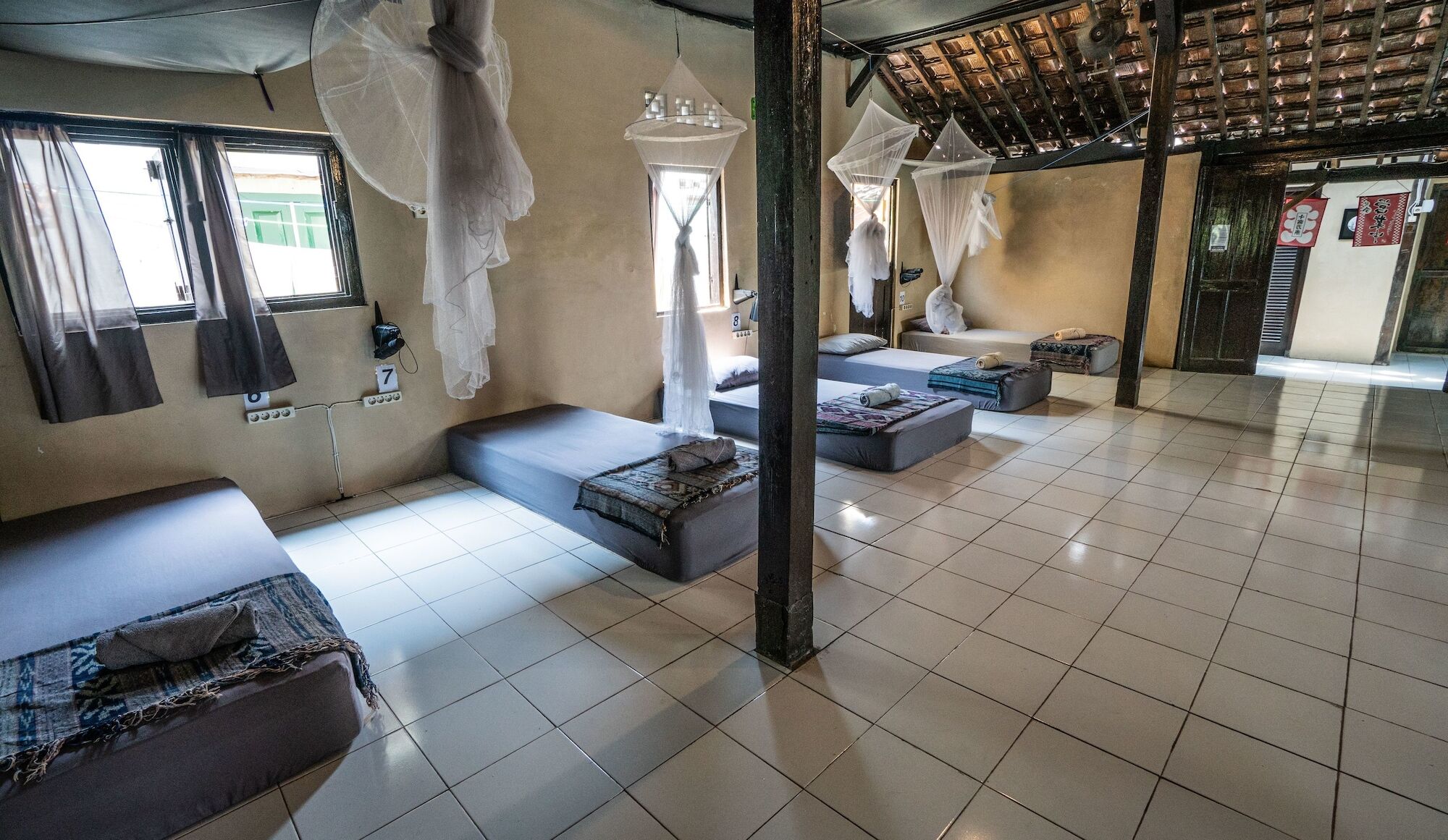 Losmanos Hostel Γιογκιακάρτα Εξωτερικό φωτογραφία